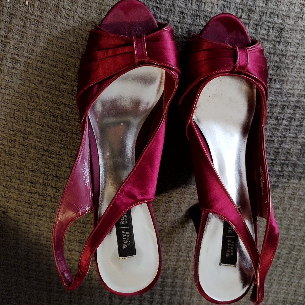 White House Black Market size 8.5 fushia heels